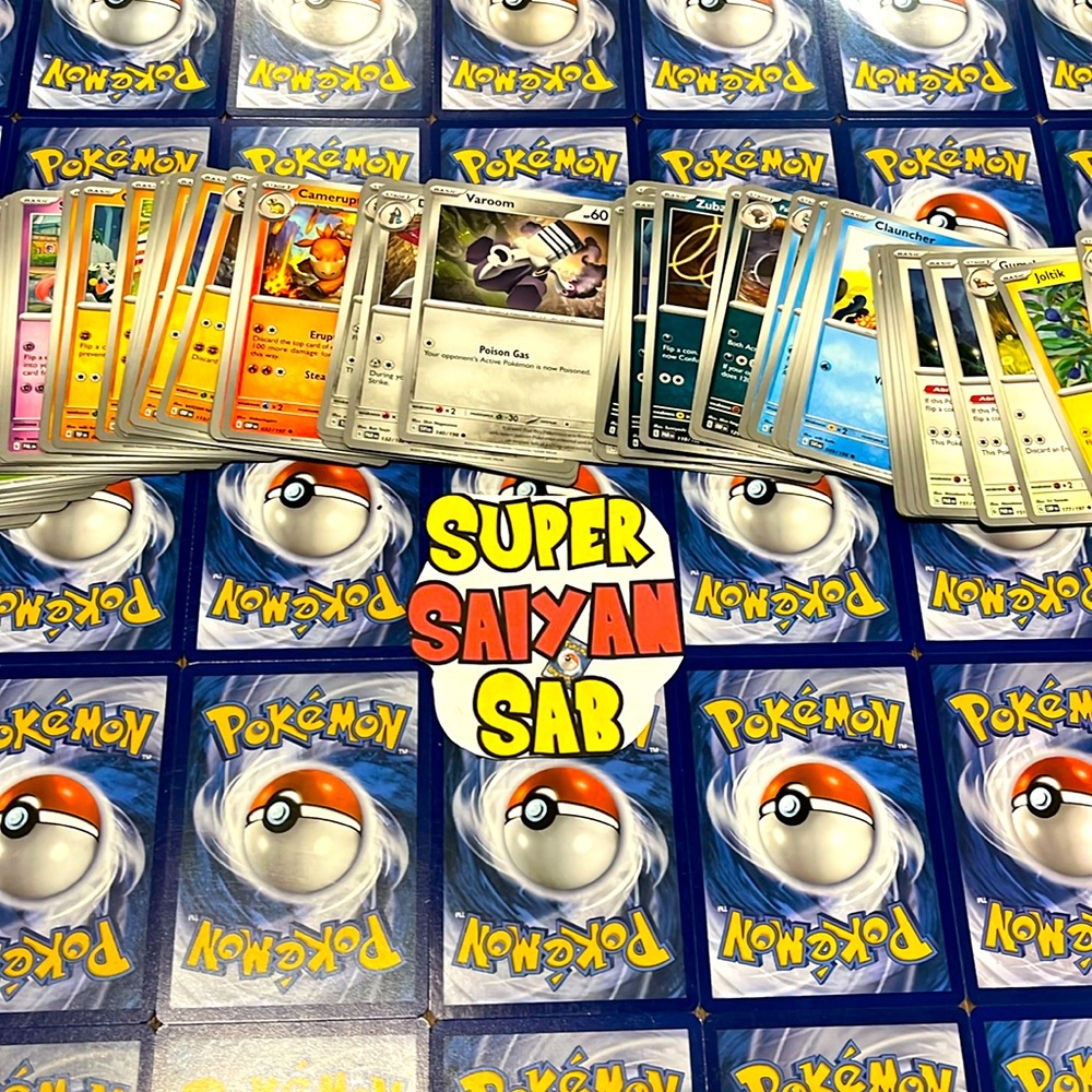 Mix of a dozen Pokemon cards